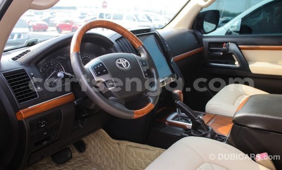 Nunua Imported Toyota Land Cruiser White Gari ndani ya Import - Dubai nchini Hhohho Nunua Imported Toyota Land Cruiser White Gari ndani ya Import - Dubai nchini Hhohho