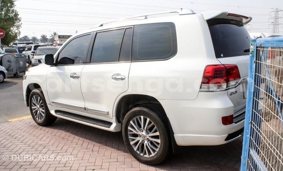 Nunua Imported Toyota Land Cruiser White Gari ndani ya Import - Dubai nchini Hhohho Nunua Imported Toyota Land Cruiser White Gari ndani ya Import - Dubai nchini Hhohho