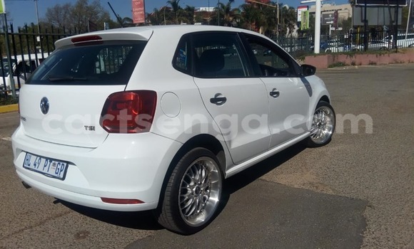 Nunua Ilio tumika Volkswagen Polo White Gari ndani ya Ezulwini nchini Hhohho Nunua Ilio tumika Volkswagen Polo White Gari ndani ya Ezulwini nchini Hhohho