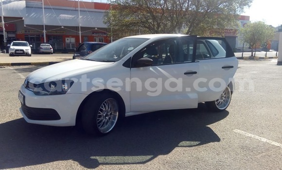 Nunua Ilio tumika Volkswagen Polo White Gari ndani ya Ezulwini nchini Hhohho Nunua Ilio tumika Volkswagen Polo White Gari ndani ya Ezulwini nchini Hhohho