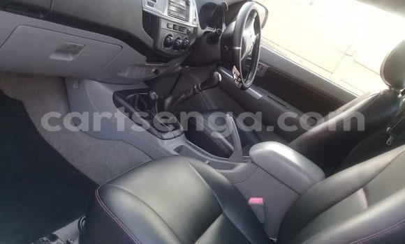 Nunua Ilio tumika Toyota Hilux White Gari ndani ya Bulembu nchini Hhohho Nunua Ilio tumika Toyota Hilux White Gari ndani ya Bulembu nchini Hhohho