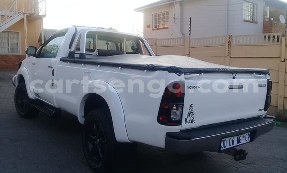 Nunua Ilio tumika Toyota Hilux White Gari ndani ya Bulembu nchini Hhohho Nunua Ilio tumika Toyota Hilux White Gari ndani ya Bulembu nchini Hhohho