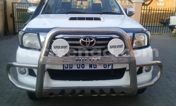 Nunua Ilio tumika Toyota Hilux White Gari ndani ya Bulembu nchini Hhohho Nunua Ilio tumika Toyota Hilux White Gari ndani ya Bulembu nchini Hhohho