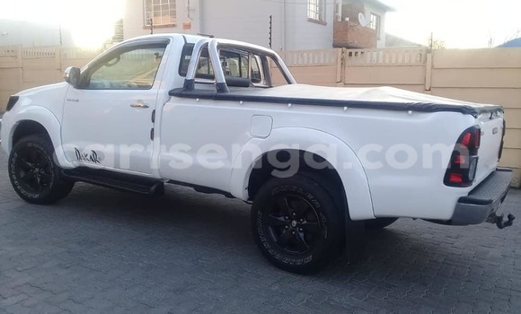 Nunua Ilio tumika Toyota Hilux White Gari ndani ya Bulembu nchini Hhohho Nunua Ilio tumika Toyota Hilux White Gari ndani ya Bulembu nchini Hhohho
