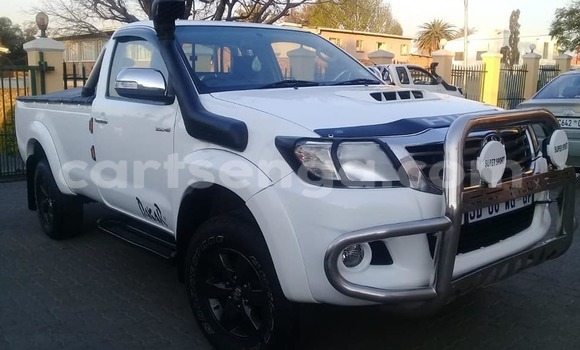 Nunua Ilio tumika Toyota Hilux White Gari ndani ya Bulembu nchini Hhohho Nunua Ilio tumika Toyota Hilux White Gari ndani ya Bulembu nchini Hhohho