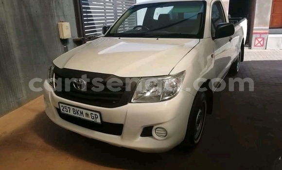 Buy Used Toyota Hilux White Car in Ezulwini in Hhohho Buy Used Toyota Hilux White Car in Ezulwini in Hhohho