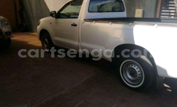 Buy Used Toyota Hilux White Car in Ezulwini in Hhohho Buy Used Toyota Hilux White Car in Ezulwini in Hhohho