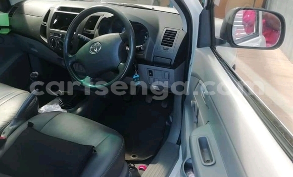 Buy Used Toyota Hilux White Car in Ezulwini in Hhohho Buy Used Toyota Hilux White Car in Ezulwini in Hhohho