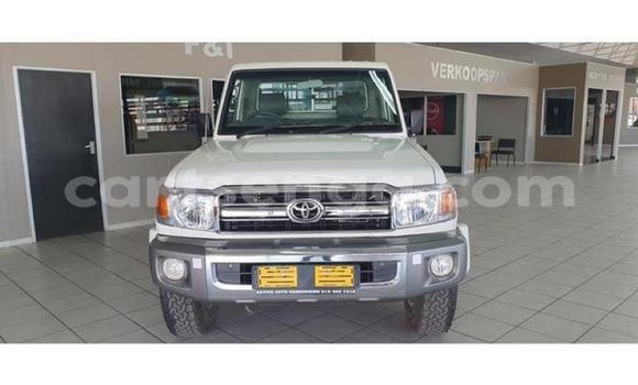 Nunua Ilio tumika Toyota Land Cruiser Beige Gari ndani ya Manzini nchini Manzini Nunua Ilio tumika Toyota Land Cruiser Beige Gari ndani ya Manzini nchini Manzini
