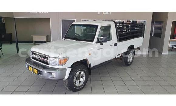 Nunua Ilio tumika Toyota Land Cruiser Beige Gari ndani ya Manzini nchini Manzini Nunua Ilio tumika Toyota Land Cruiser Beige Gari ndani ya Manzini nchini Manzini