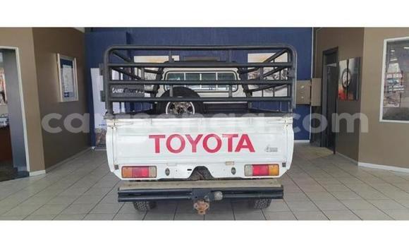 Nunua Ilio tumika Toyota Land Cruiser Beige Gari ndani ya Manzini nchini Manzini Nunua Ilio tumika Toyota Land Cruiser Beige Gari ndani ya Manzini nchini Manzini
