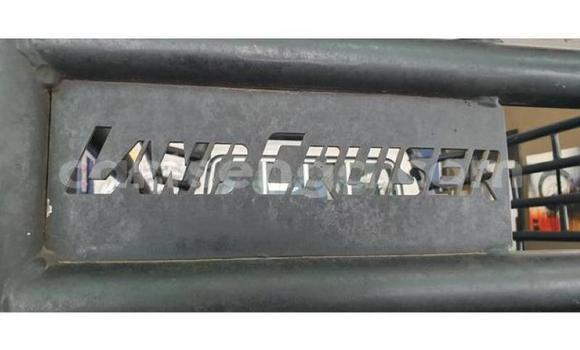 Nunua Ilio tumika Toyota Land Cruiser Beige Gari ndani ya Manzini nchini Manzini Nunua Ilio tumika Toyota Land Cruiser Beige Gari ndani ya Manzini nchini Manzini