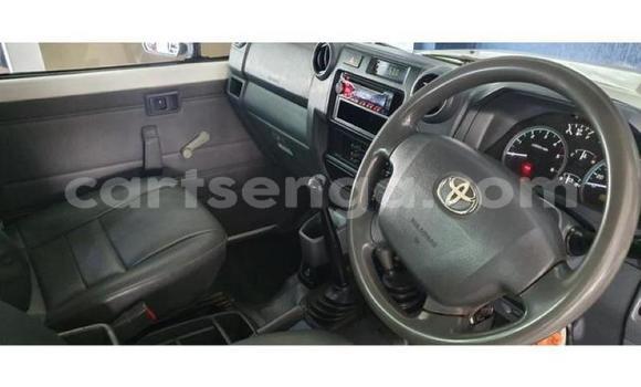 Nunua Ilio tumika Toyota Land Cruiser Beige Gari ndani ya Manzini nchini Manzini Nunua Ilio tumika Toyota Land Cruiser Beige Gari ndani ya Manzini nchini Manzini