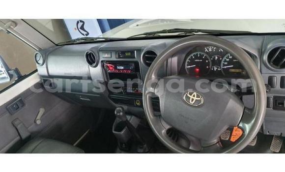 Nunua Ilio tumika Toyota Land Cruiser Beige Gari ndani ya Manzini nchini Manzini Nunua Ilio tumika Toyota Land Cruiser Beige Gari ndani ya Manzini nchini Manzini