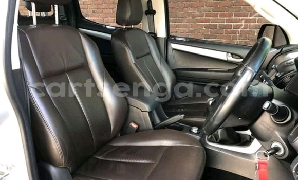 Acheter Occasion Voiture Isuzu KB Gris à Bhunya, Manzini Acheter Occasion Voiture Isuzu KB Gris à Bhunya, Manzini