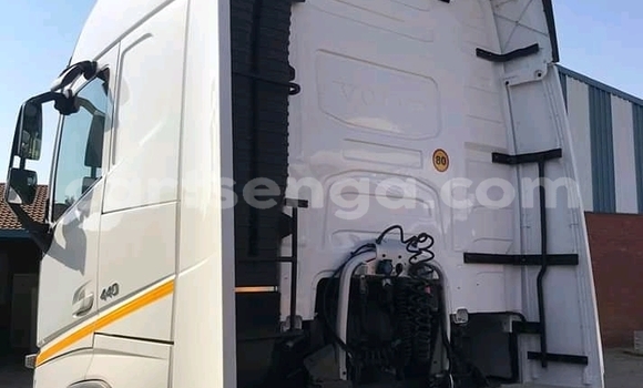 Acheter Occasion Utilitaire Volvo F4 Blanc à Bhunya, Manzini Acheter Occasion Utilitaire Volvo F4 Blanc à Bhunya, Manzini