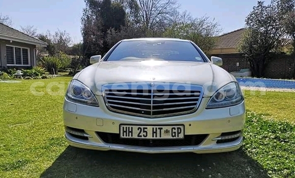 Acheter Occasion Voiture Mercedes‒Benz 300CD Blanc à Ezulwini, Hhohho Acheter Occasion Voiture Mercedes‒Benz 300CD Blanc à Ezulwini, Hhohho