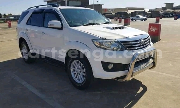 Acheter Occasion Voiture Toyota Fortuner Blanc à Bhunya, Manzini Acheter Occasion Voiture Toyota Fortuner Blanc à Bhunya, Manzini