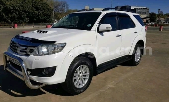 Acheter Occasion Voiture Toyota Fortuner Blanc à Bhunya, Manzini Acheter Occasion Voiture Toyota Fortuner Blanc à Bhunya, Manzini