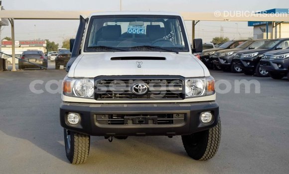 Buy Import Toyota Land Cruiser White Car in Import - Dubai in Hhohho Buy Import Toyota Land Cruiser White Car in Import - Dubai in Hhohho