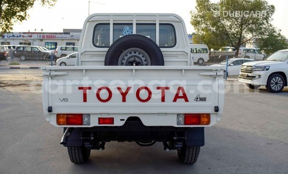 Buy Import Toyota Land Cruiser White Car in Import - Dubai in Hhohho Buy Import Toyota Land Cruiser White Car in Import - Dubai in Hhohho
