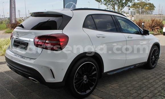 Acheter Occasion Voiture Mercedes‒Benz 200 Blanc à Malkerns, Manzini Acheter Occasion Voiture Mercedes‒Benz 200 Blanc à Malkerns, Manzini