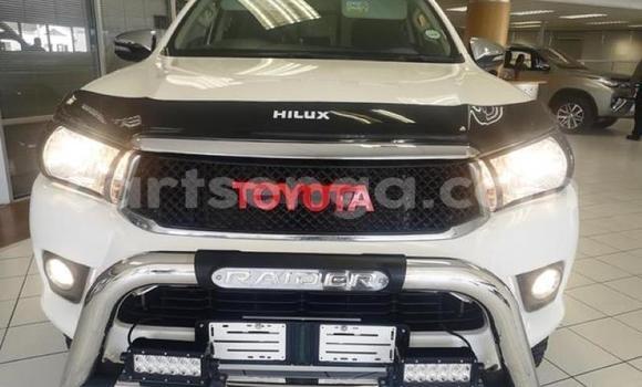 Nunua Ilio tumika Toyota Hilux White Gari ndani ya Manzini nchini Manzini Nunua Ilio tumika Toyota Hilux White Gari ndani ya Manzini nchini Manzini