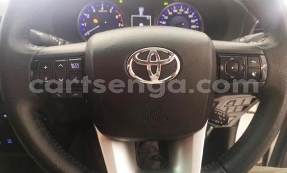 Nunua Ilio tumika Toyota Hilux White Gari ndani ya Manzini nchini Manzini Nunua Ilio tumika Toyota Hilux White Gari ndani ya Manzini nchini Manzini