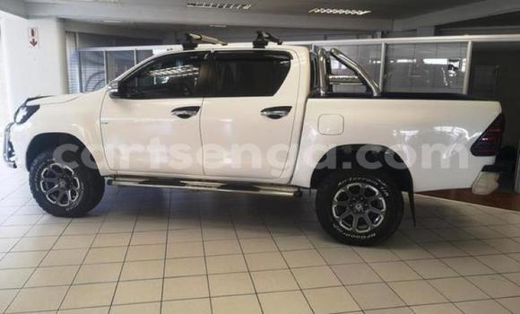 Nunua Ilio tumika Toyota Hilux White Gari ndani ya Manzini nchini Manzini Nunua Ilio tumika Toyota Hilux White Gari ndani ya Manzini nchini Manzini