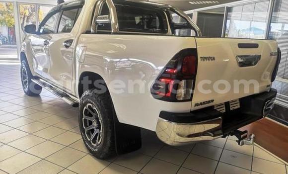 Nunua Ilio tumika Toyota Hilux White Gari ndani ya Manzini nchini Manzini Nunua Ilio tumika Toyota Hilux White Gari ndani ya Manzini nchini Manzini