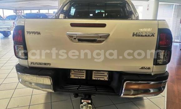 Nunua Ilio tumika Toyota Hilux White Gari ndani ya Manzini nchini Manzini Nunua Ilio tumika Toyota Hilux White Gari ndani ya Manzini nchini Manzini
