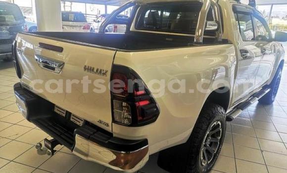 Nunua Ilio tumika Toyota Hilux White Gari ndani ya Manzini nchini Manzini Nunua Ilio tumika Toyota Hilux White Gari ndani ya Manzini nchini Manzini