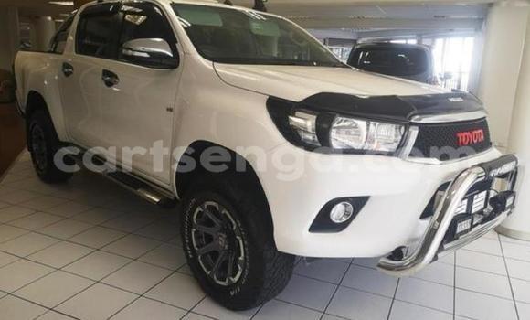 Nunua Ilio tumika Toyota Hilux White Gari ndani ya Manzini nchini Manzini Nunua Ilio tumika Toyota Hilux White Gari ndani ya Manzini nchini Manzini