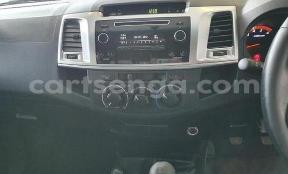 Nunua Ilio tumika Toyota Hilux White Gari ndani ya Mbabane nchini Manzini Nunua Ilio tumika Toyota Hilux White Gari ndani ya Mbabane nchini Manzini