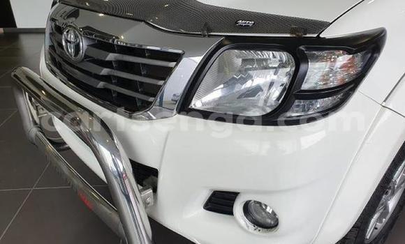 Nunua Ilio tumika Toyota Hilux White Gari ndani ya Mbabane nchini Manzini Nunua Ilio tumika Toyota Hilux White Gari ndani ya Mbabane nchini Manzini