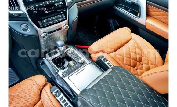 Nunua Imported Toyota Land Cruiser Black Gari ndani ya Import - Dubai nchini Hhohho Nunua Imported Toyota Land Cruiser Black Gari ndani ya Import - Dubai nchini Hhohho