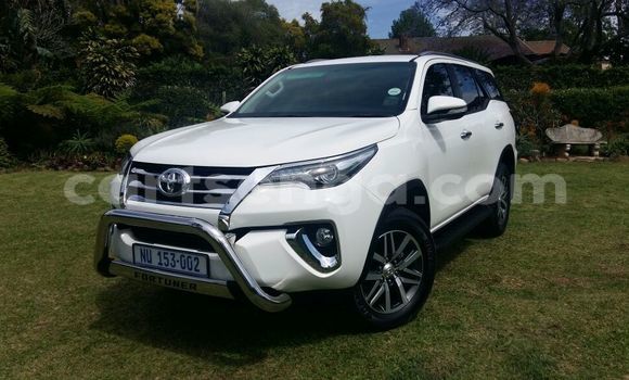 Nunua Ilio tumika Toyota Fortuner White Gari ndani ya Ezulwini nchini Hhohho Nunua Ilio tumika Toyota Fortuner White Gari ndani ya Ezulwini nchini Hhohho