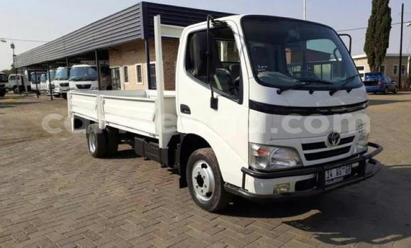 Buy Used Toyota Dyna White Truck in Bulembu in Hhohho