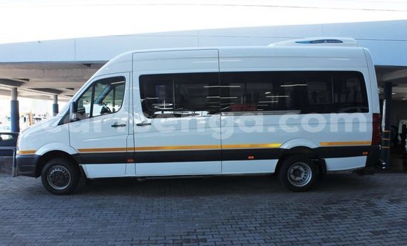 Buy Used Volkswagen Transporter White Car in Mbabane in Manzini Buy Used Volkswagen Transporter White Car in Mbabane in Manzini