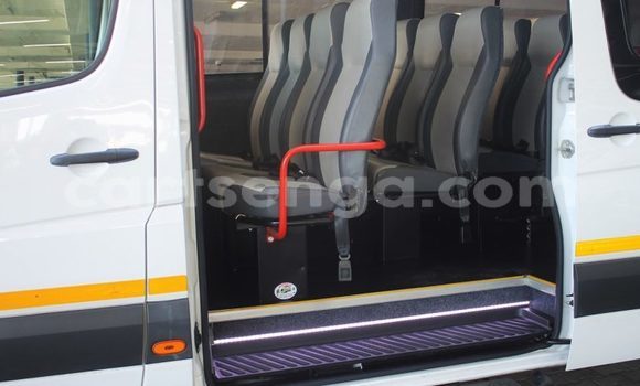 Buy Used Volkswagen Transporter White Car in Mbabane in Manzini Buy Used Volkswagen Transporter White Car in Mbabane in Manzini