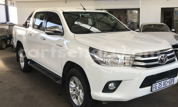 Buy Used Toyota Hilux White Car in Mbabane in Manzini Buy Used Toyota Hilux White Car in Mbabane in Manzini