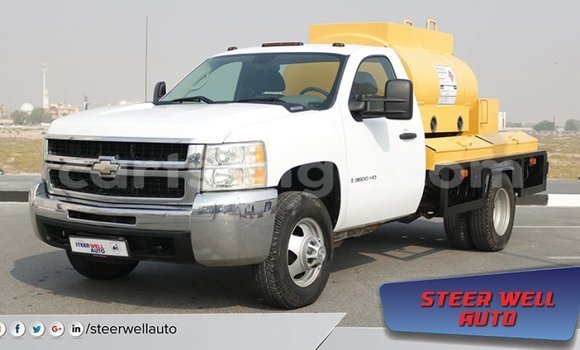 Acheter Import Voiture Chevrolet Silverado Blanc à Import - Dubai, Hhohho Acheter Import Voiture Chevrolet Silverado Blanc à Import - Dubai, Hhohho