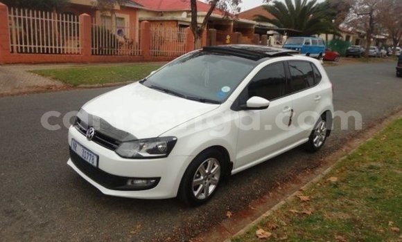 Nunua Ilio tumika Volkswagen Polo White Gari ndani ya Bulembu nchini Hhohho Nunua Ilio tumika Volkswagen Polo White Gari ndani ya Bulembu nchini Hhohho