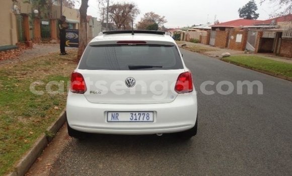Nunua Ilio tumika Volkswagen Polo White Gari ndani ya Bulembu nchini Hhohho Nunua Ilio tumika Volkswagen Polo White Gari ndani ya Bulembu nchini Hhohho