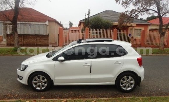Nunua Ilio tumika Volkswagen Polo White Gari ndani ya Bulembu nchini Hhohho Nunua Ilio tumika Volkswagen Polo White Gari ndani ya Bulembu nchini Hhohho