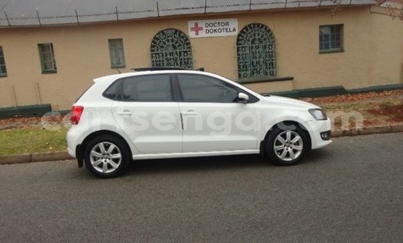 Nunua Ilio tumika Volkswagen Polo White Gari ndani ya Bulembu nchini Hhohho Nunua Ilio tumika Volkswagen Polo White Gari ndani ya Bulembu nchini Hhohho