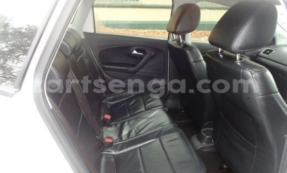 Nunua Ilio tumika Volkswagen Polo White Gari ndani ya Bulembu nchini Hhohho Nunua Ilio tumika Volkswagen Polo White Gari ndani ya Bulembu nchini Hhohho