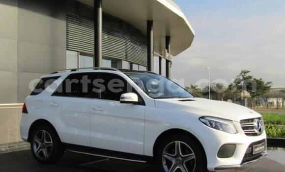 Acheter Occasion Voiture Mercedes‒Benz ML–Class Blanc à Big Bend, Lubombo Acheter Occasion Voiture Mercedes‒Benz ML–Class Blanc à Big Bend, Lubombo