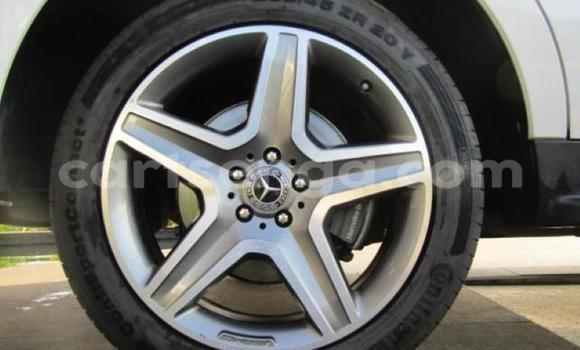 Acheter Occasion Voiture Mercedes‒Benz ML–Class Blanc à Big Bend, Lubombo Acheter Occasion Voiture Mercedes‒Benz ML–Class Blanc à Big Bend, Lubombo