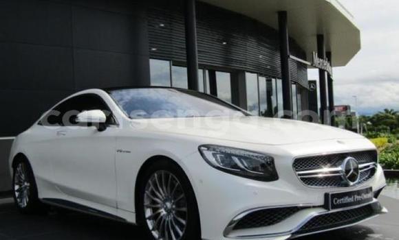 Acheter Occasion Voiture Mercedes‒Benz E-klasse AMG Blanc à Big Bend, Lubombo Acheter Occasion Voiture Mercedes‒Benz E-klasse AMG Blanc à Big Bend, Lubombo